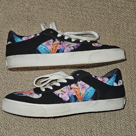 Inkkas Black and White Artistic Sneakers - Picture 9 of 10